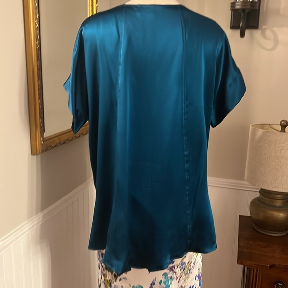 Inclan Studio 100% silk blue top. Small. - Picture 6 of 9